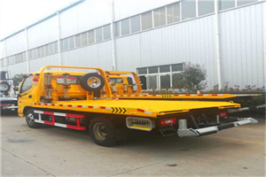 修武附近拖车救援搭电